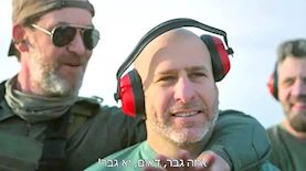 חנוך דאום, צילום: מתוך הסדרה "החיים הם תקופה קשה", קשת 12